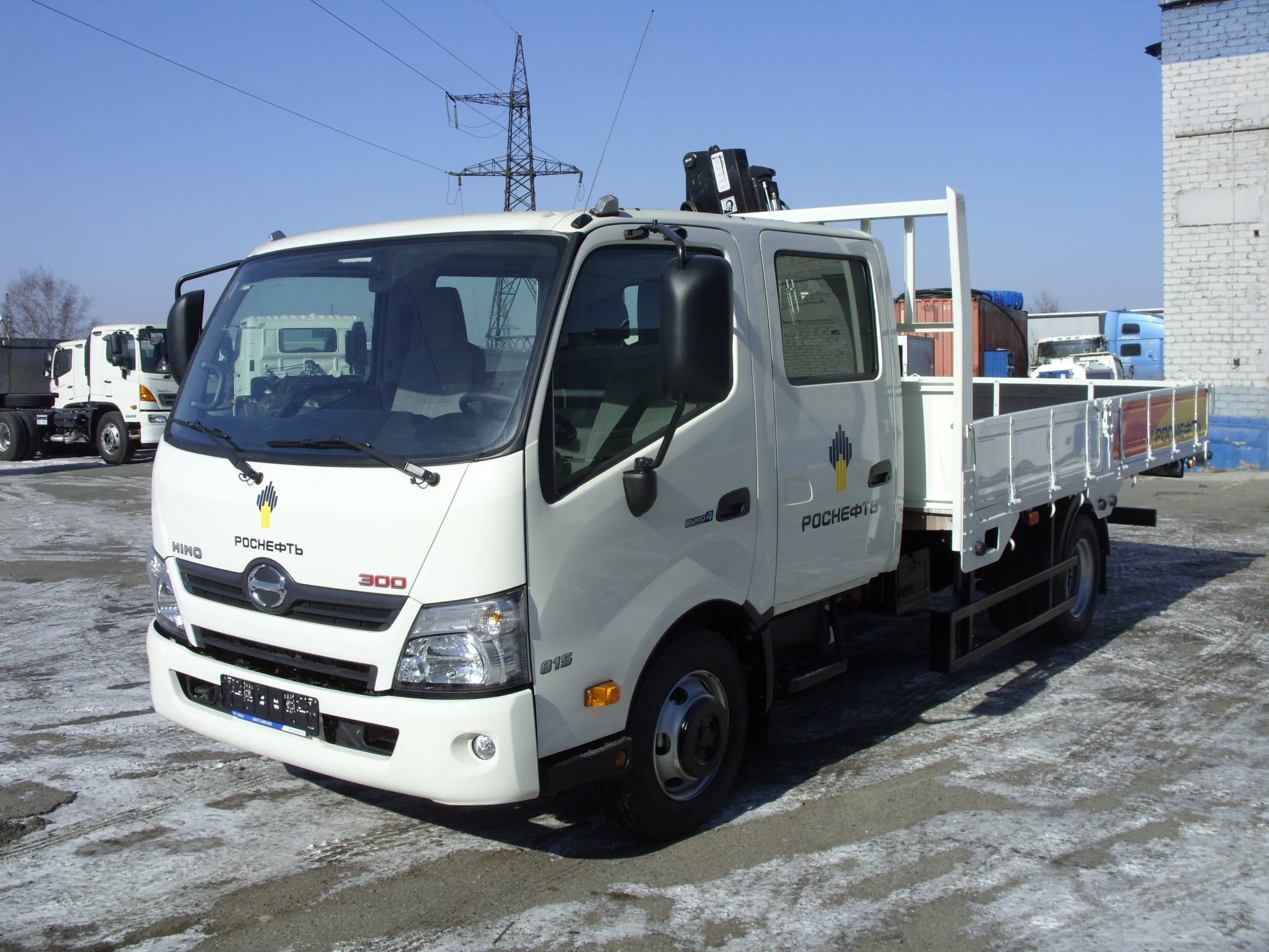 HINO с двойной кабиной для компании Роснефть