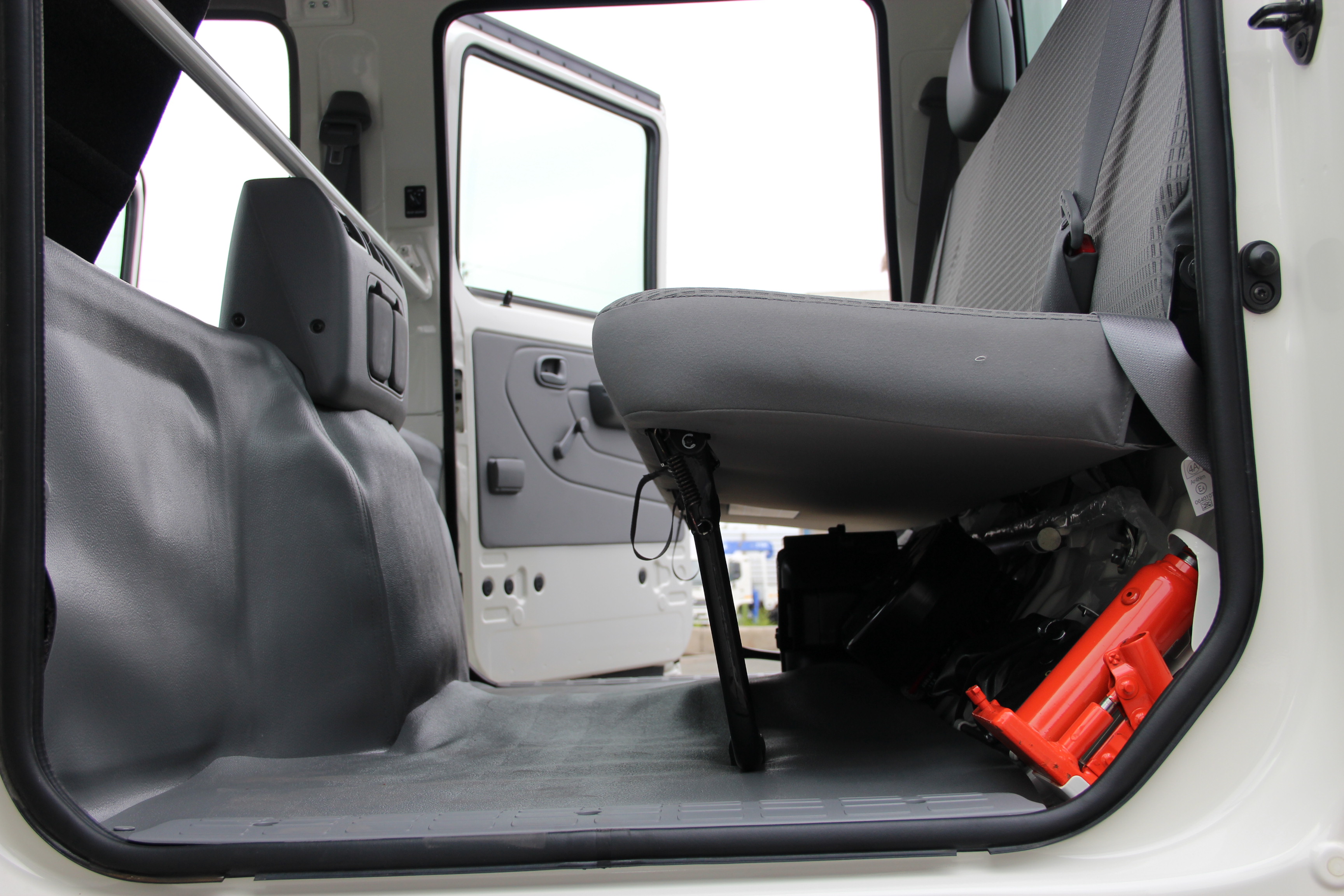 HINO с двойной кабиной для компании Роснефть