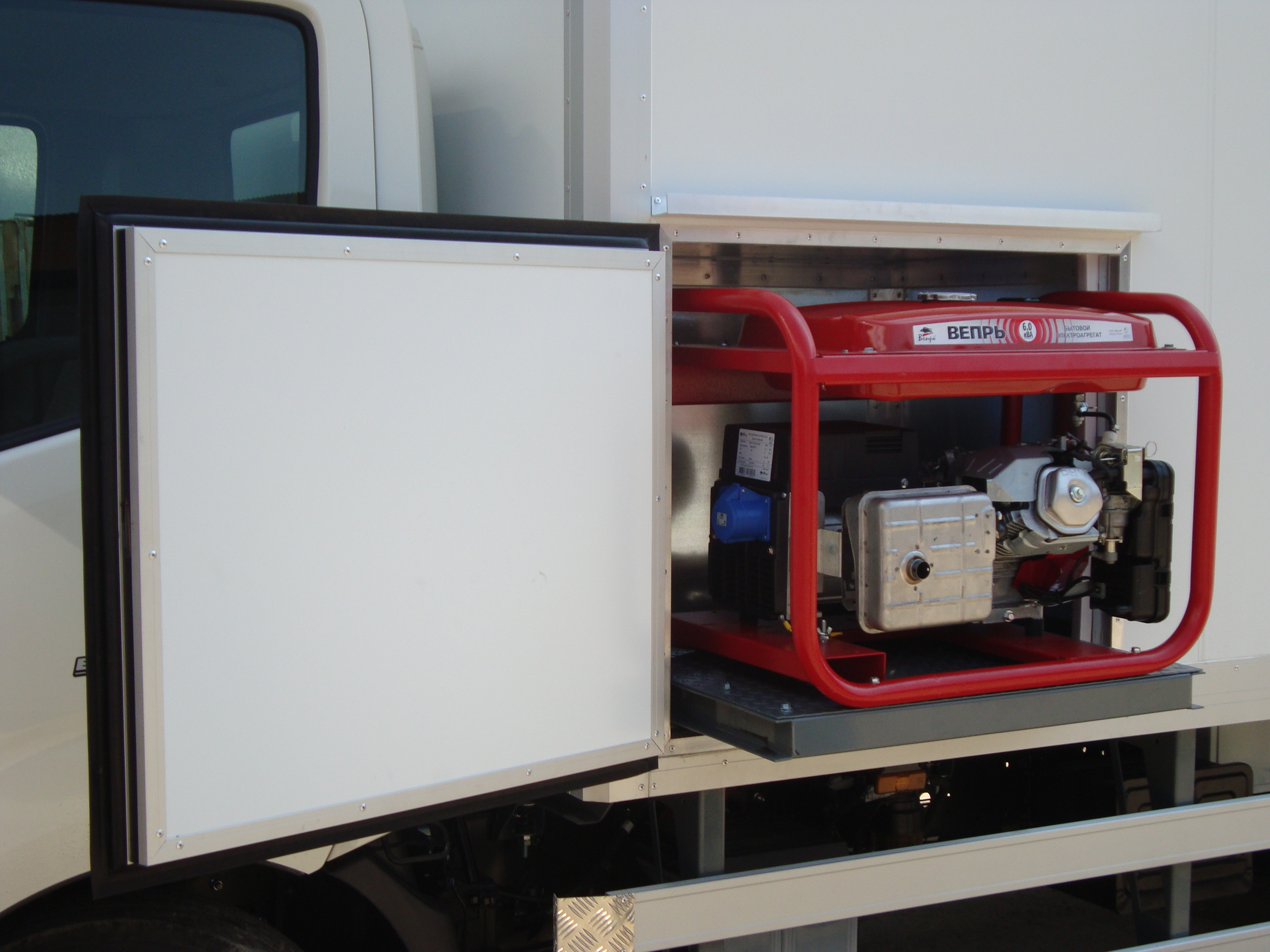 HINO 300 XZU720L-HKFRPW3