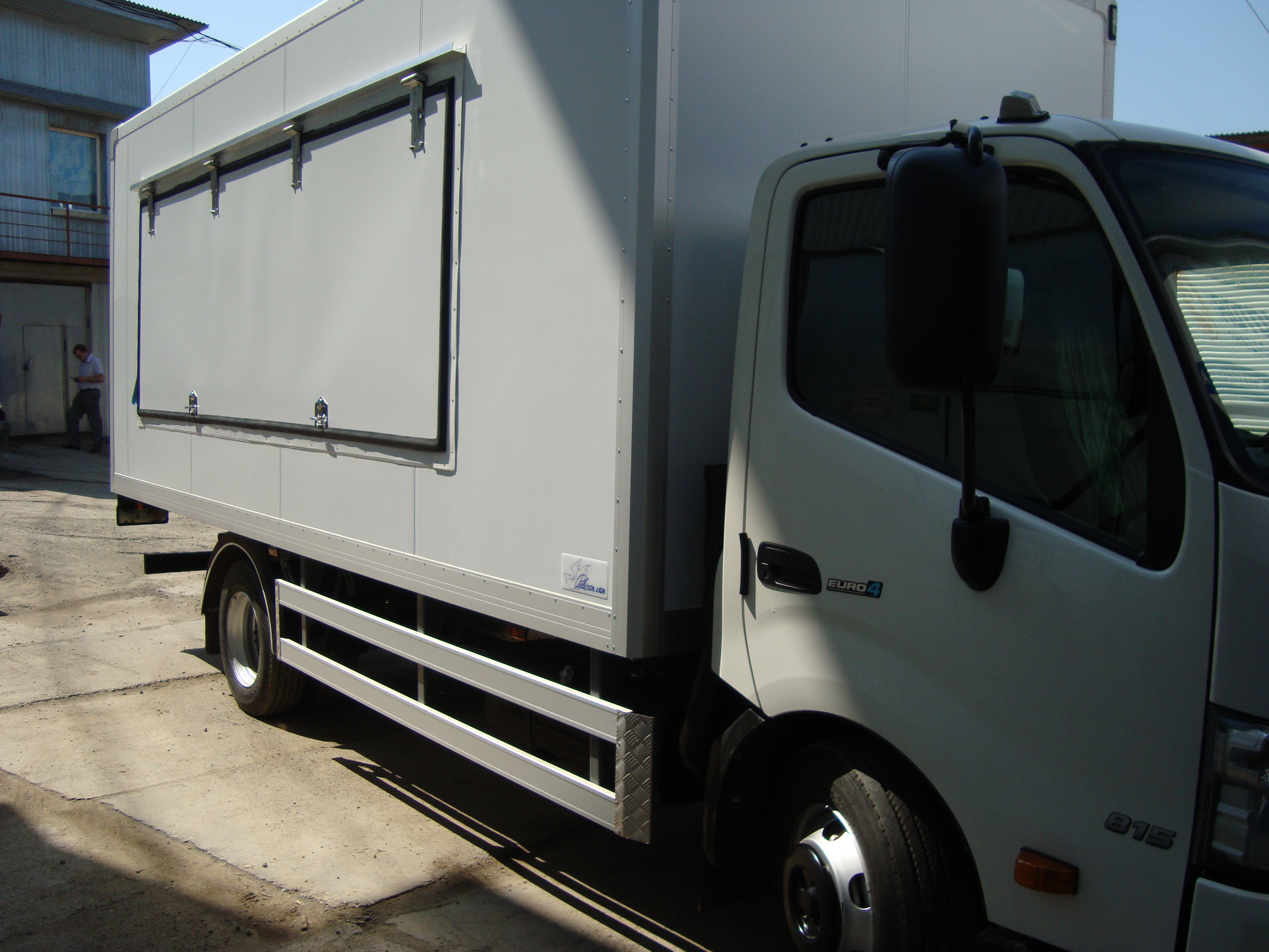 HINO 300 XZU720L-HKFRPW3