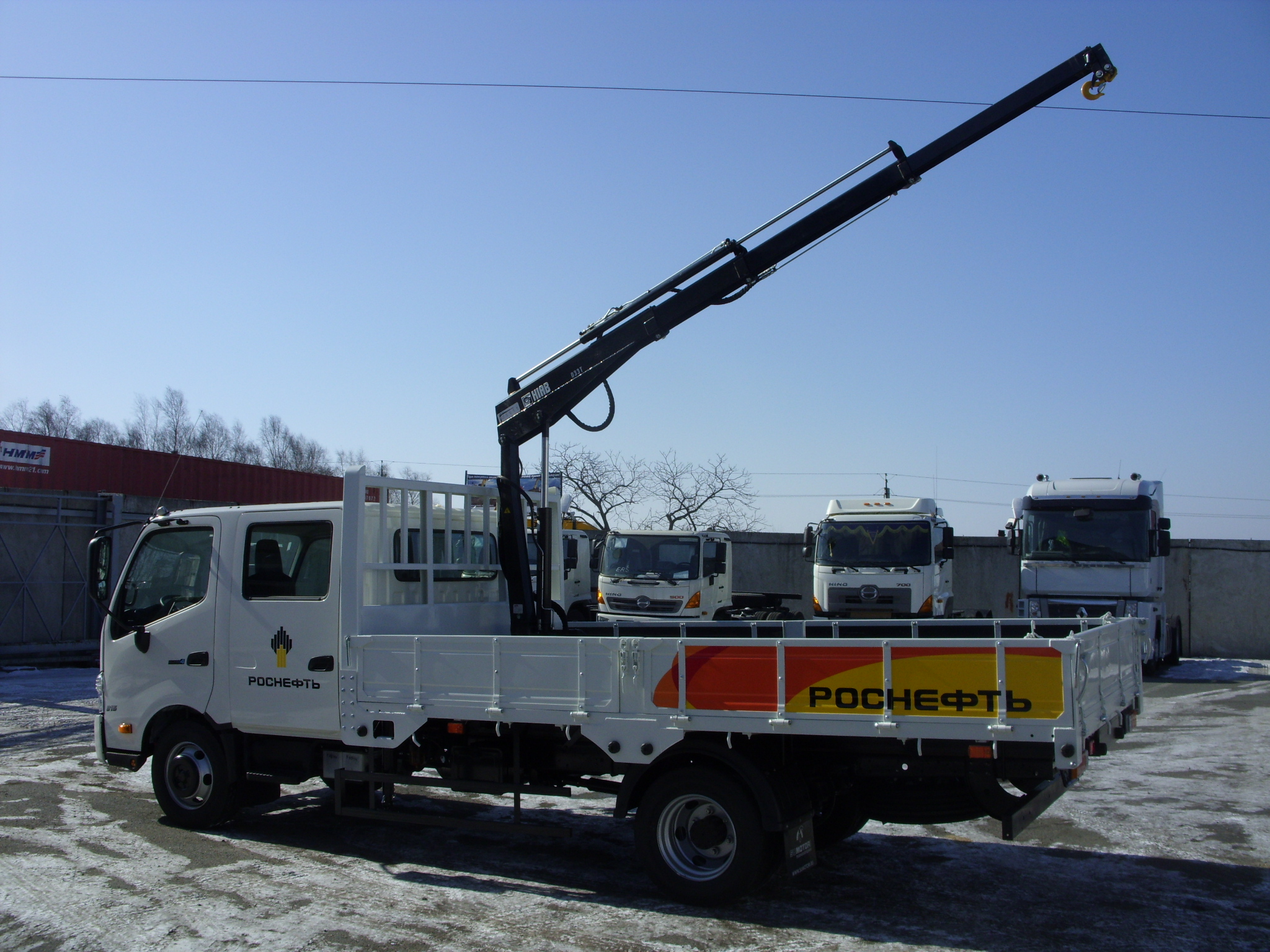 HINO с двойной кабиной для компании Роснефть