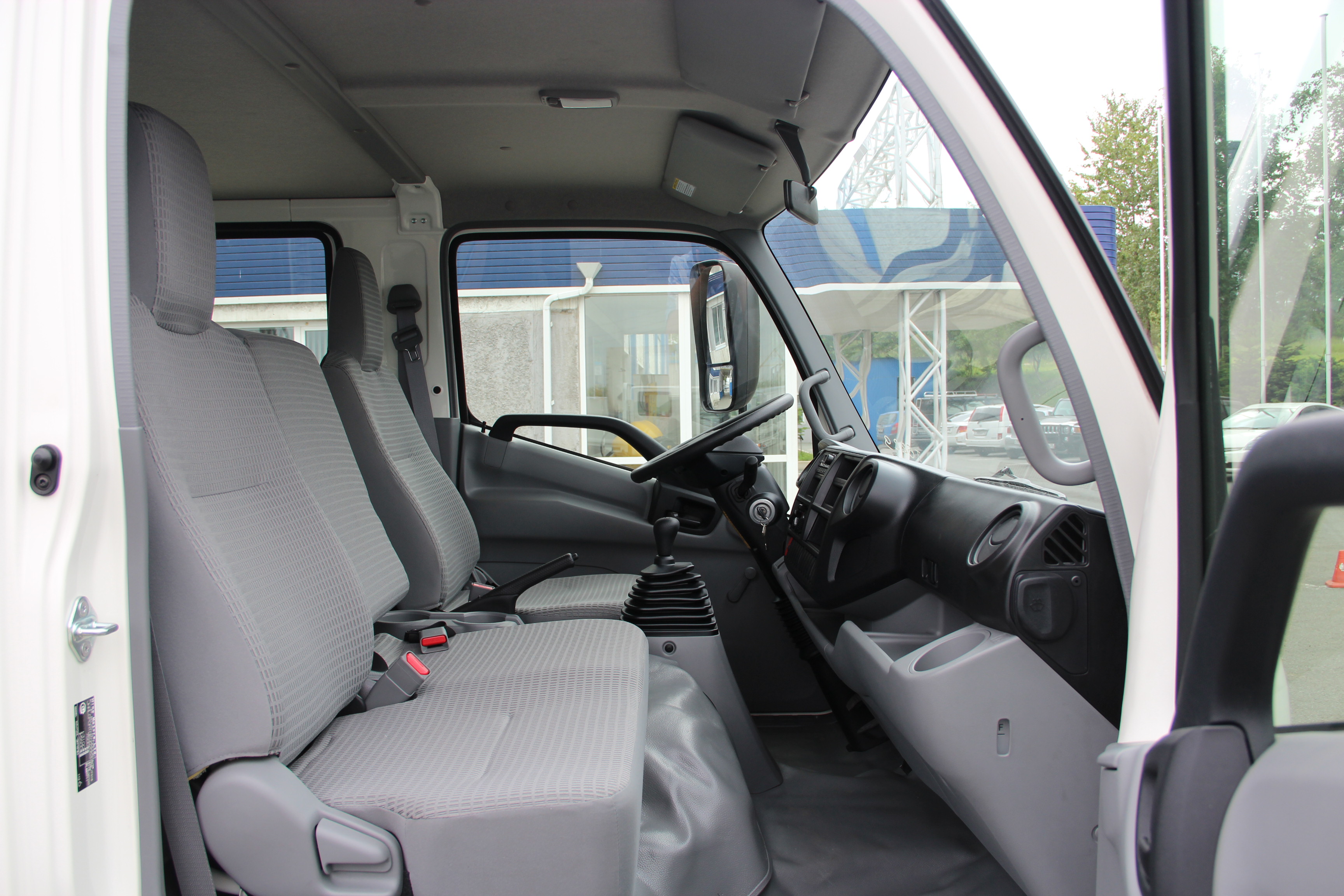 HINO с двойной кабиной для компании Роснефть