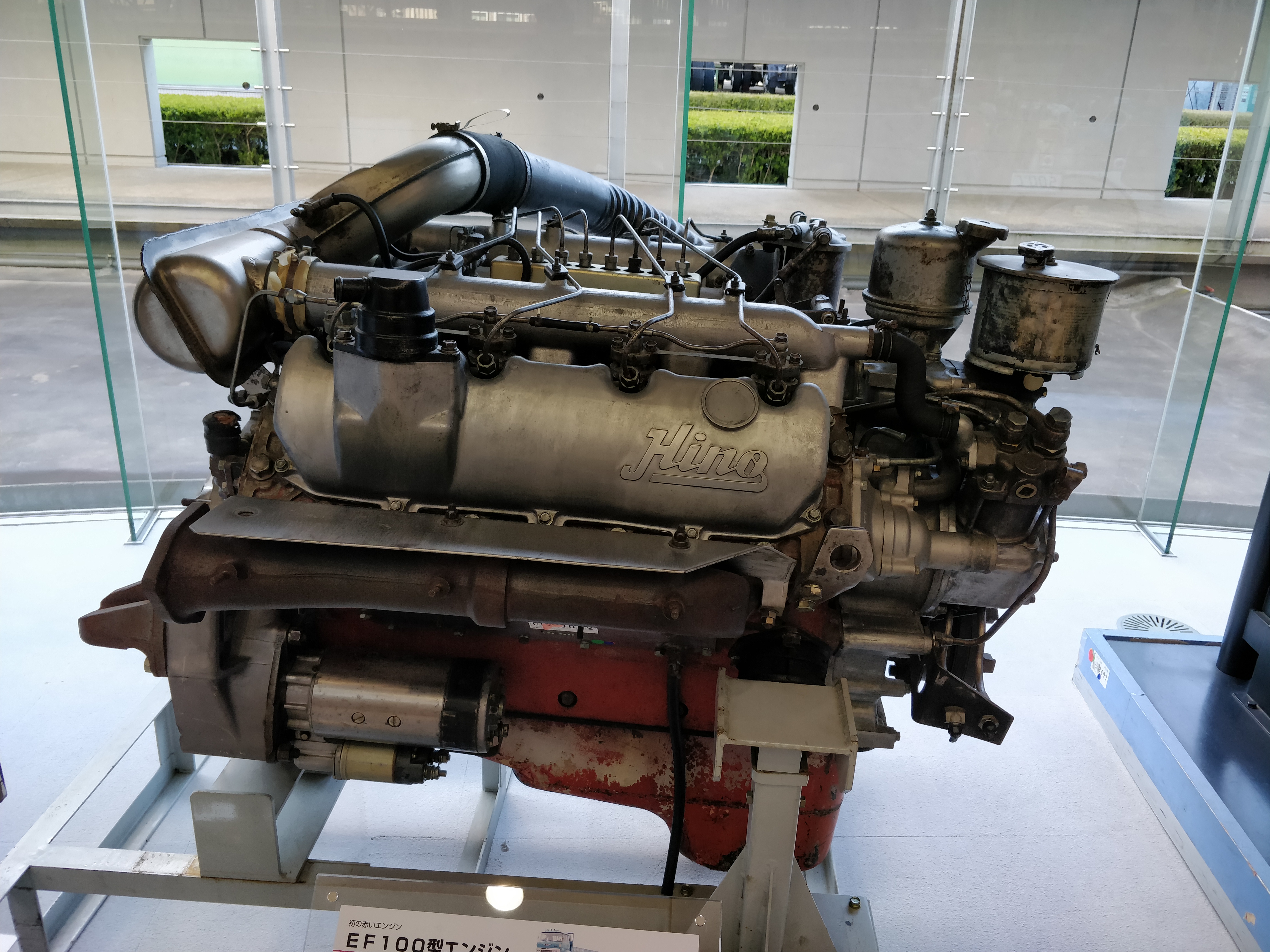Представители дилерских центров Hino в Японии