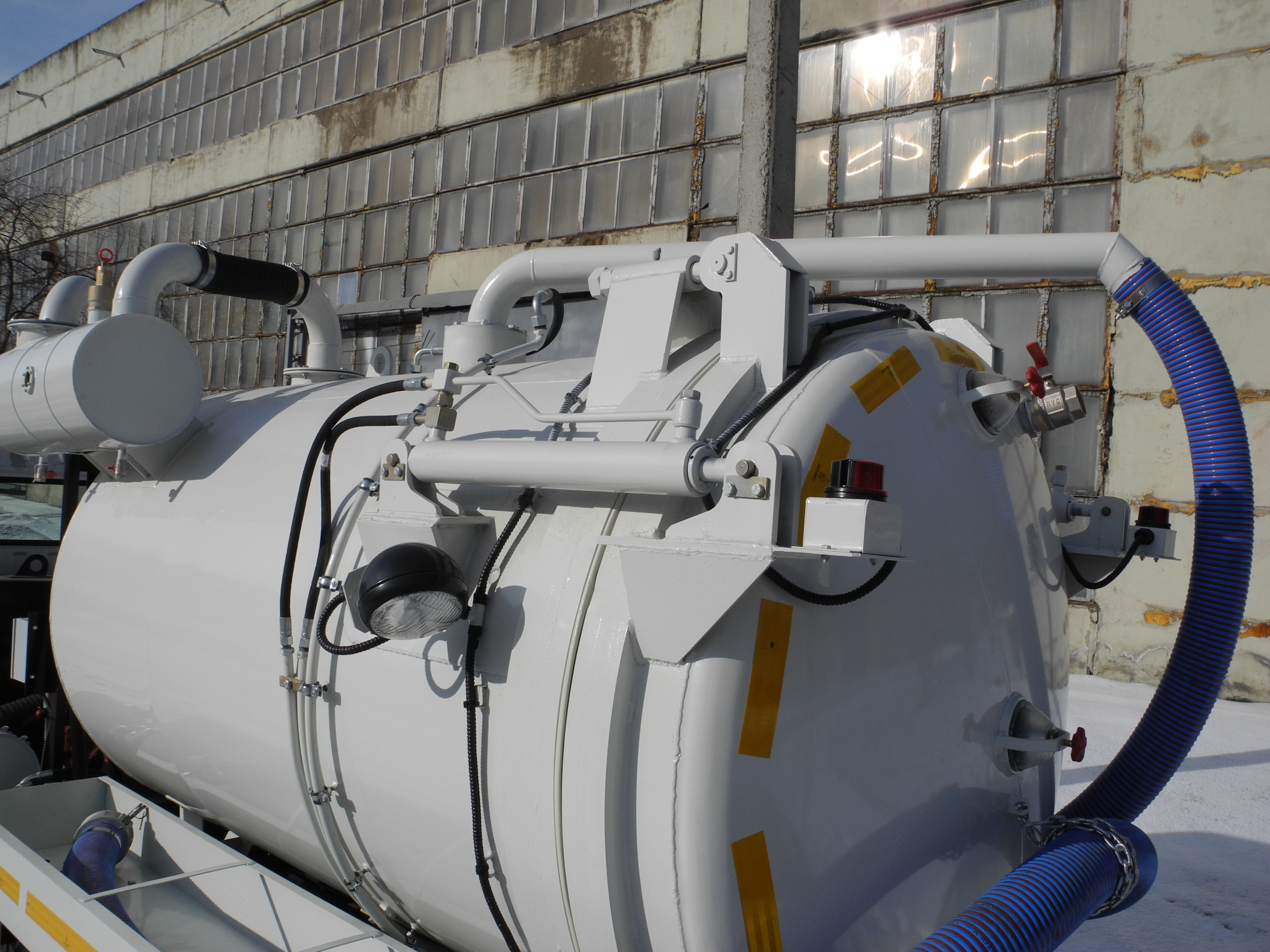 Илосос на базе шасси HINO 300