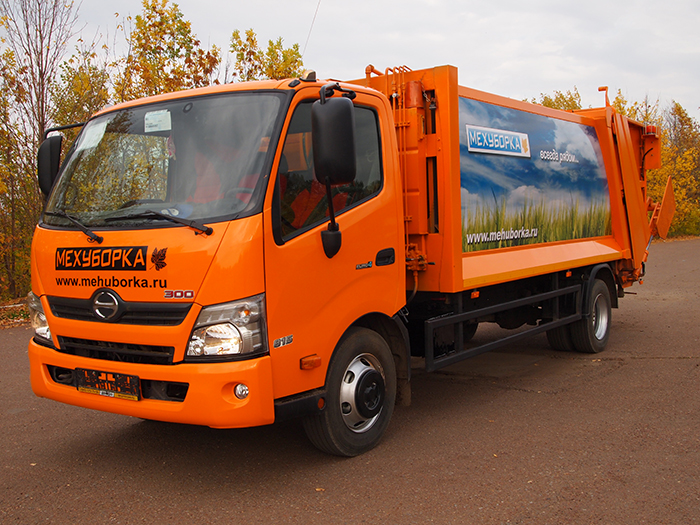 HINO Серия 300 с музоровозными установками