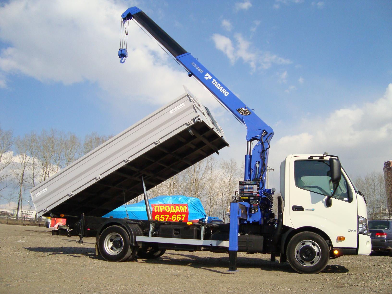 HINO 300 с самосвальной установкой и КМУ