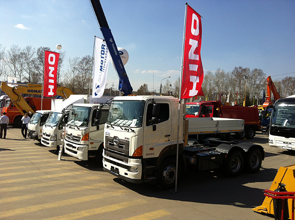 HINO на региональной выставке «Транспорт и дороги Сибири. Спецтехника. Сибавтосервис»