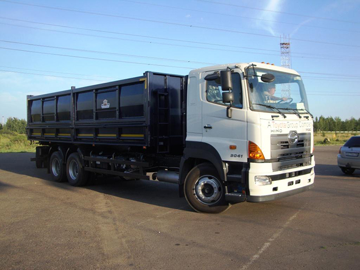 Зерновоз на базе шасси HINO Серия 700