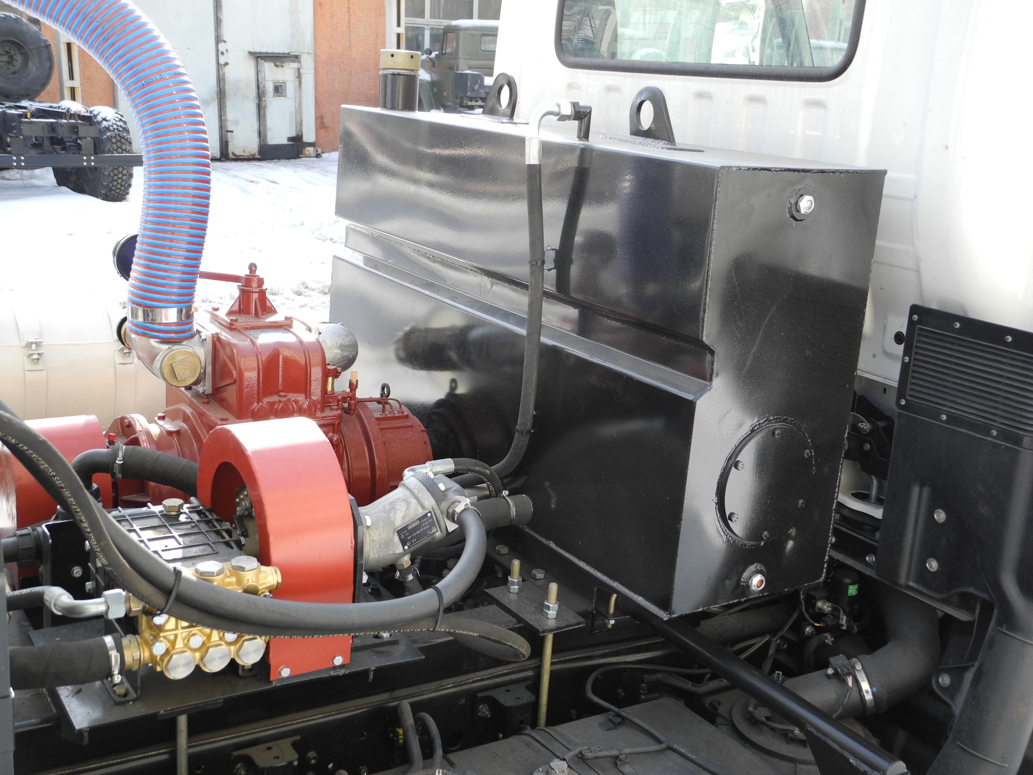 Илосос на базе шасси HINO 300