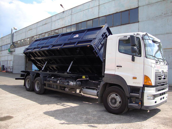 Зерновоз на базе шасси HINO Серия 700 вид слева